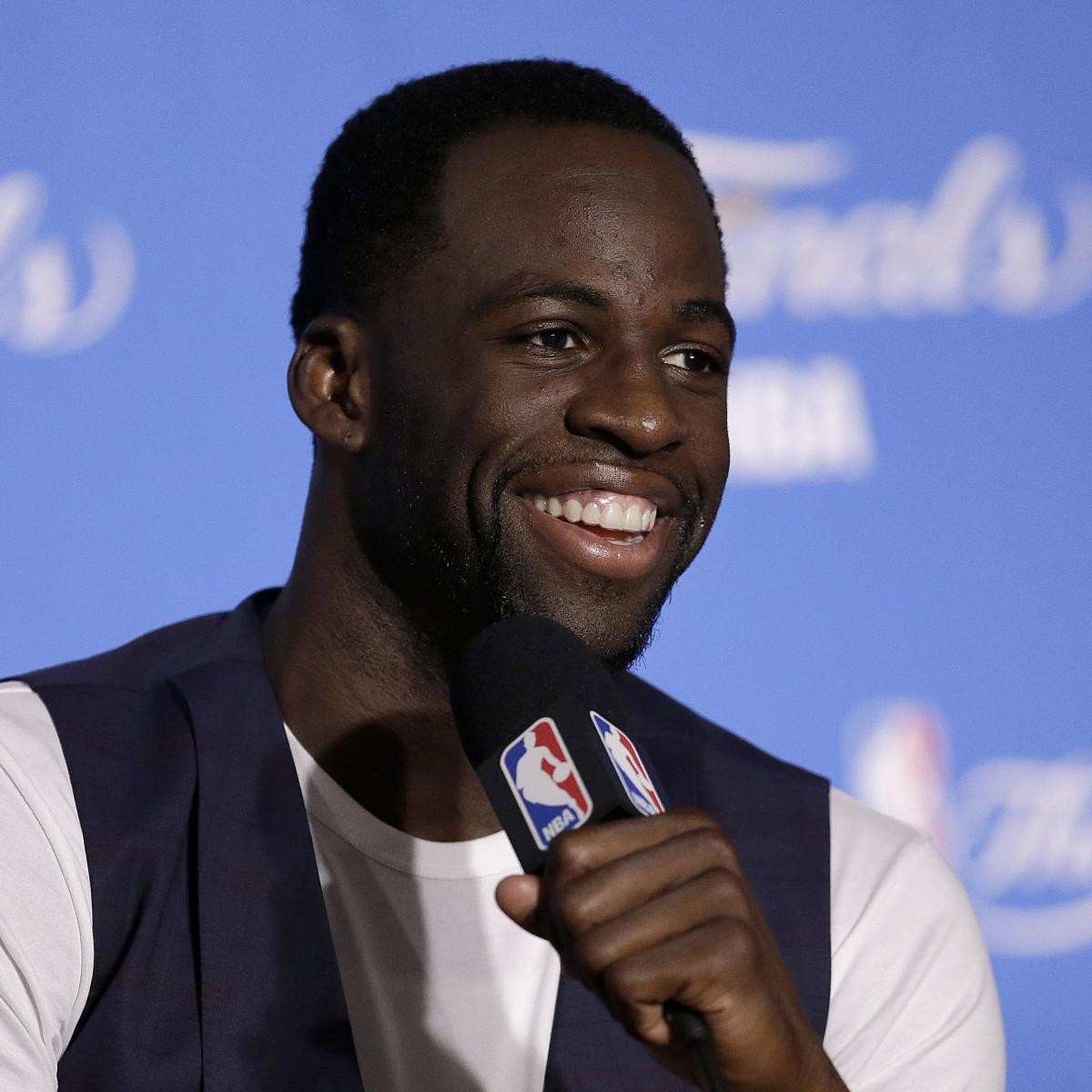 Draymond Green Wins 2017 NBA Defensive Player of the Year Award