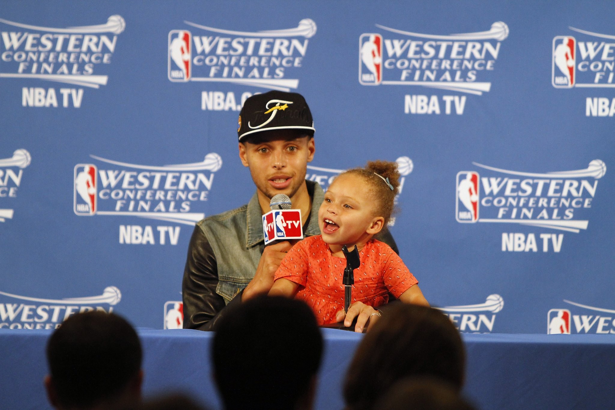 Watch Stephen Curry'S Mom Sonya Hit Underhand Halfcourt Shot At All ...