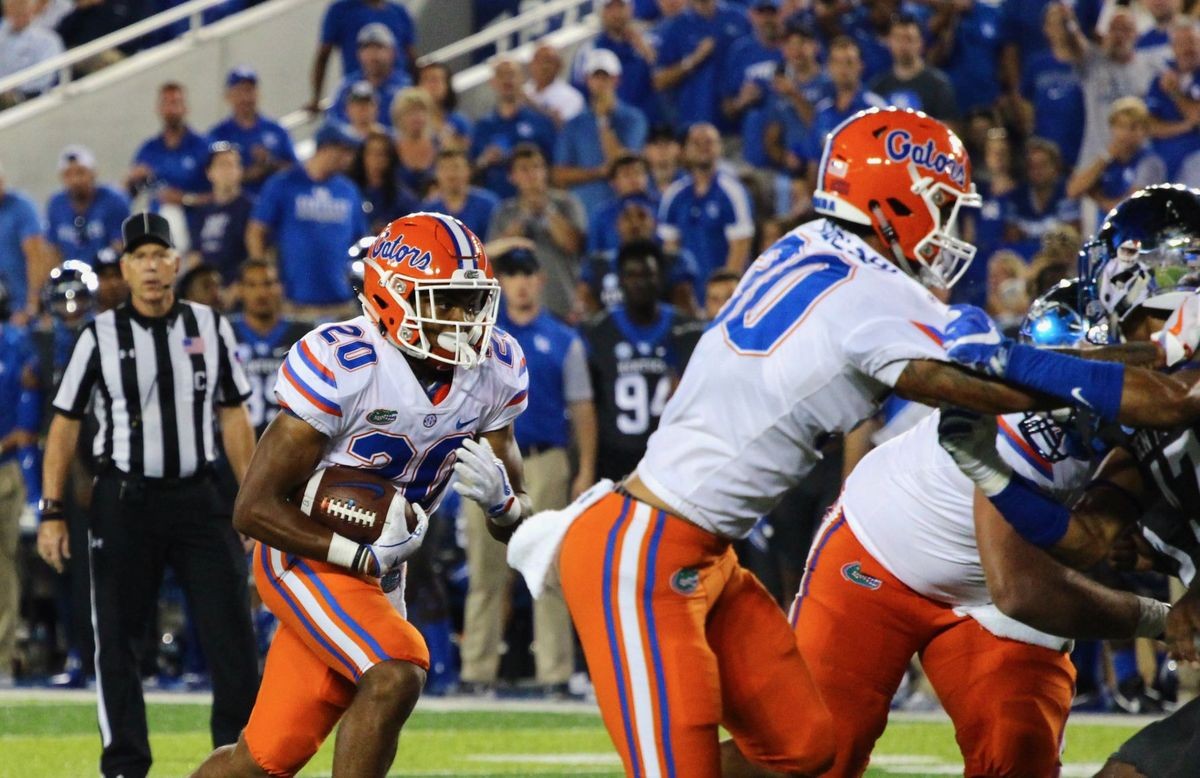 Gators shock Wildcats on the road, keep win streak alive