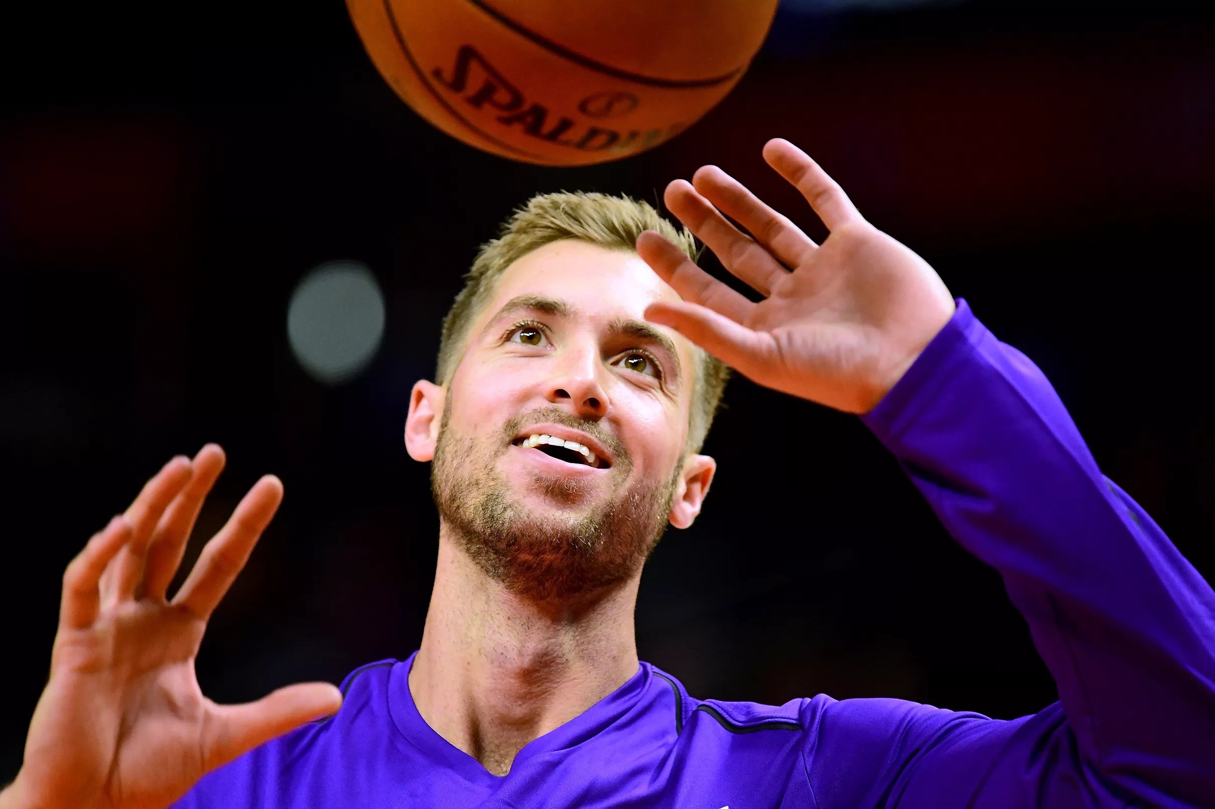 Lakers News: Lakers sign Travis Wear to 10-day contract