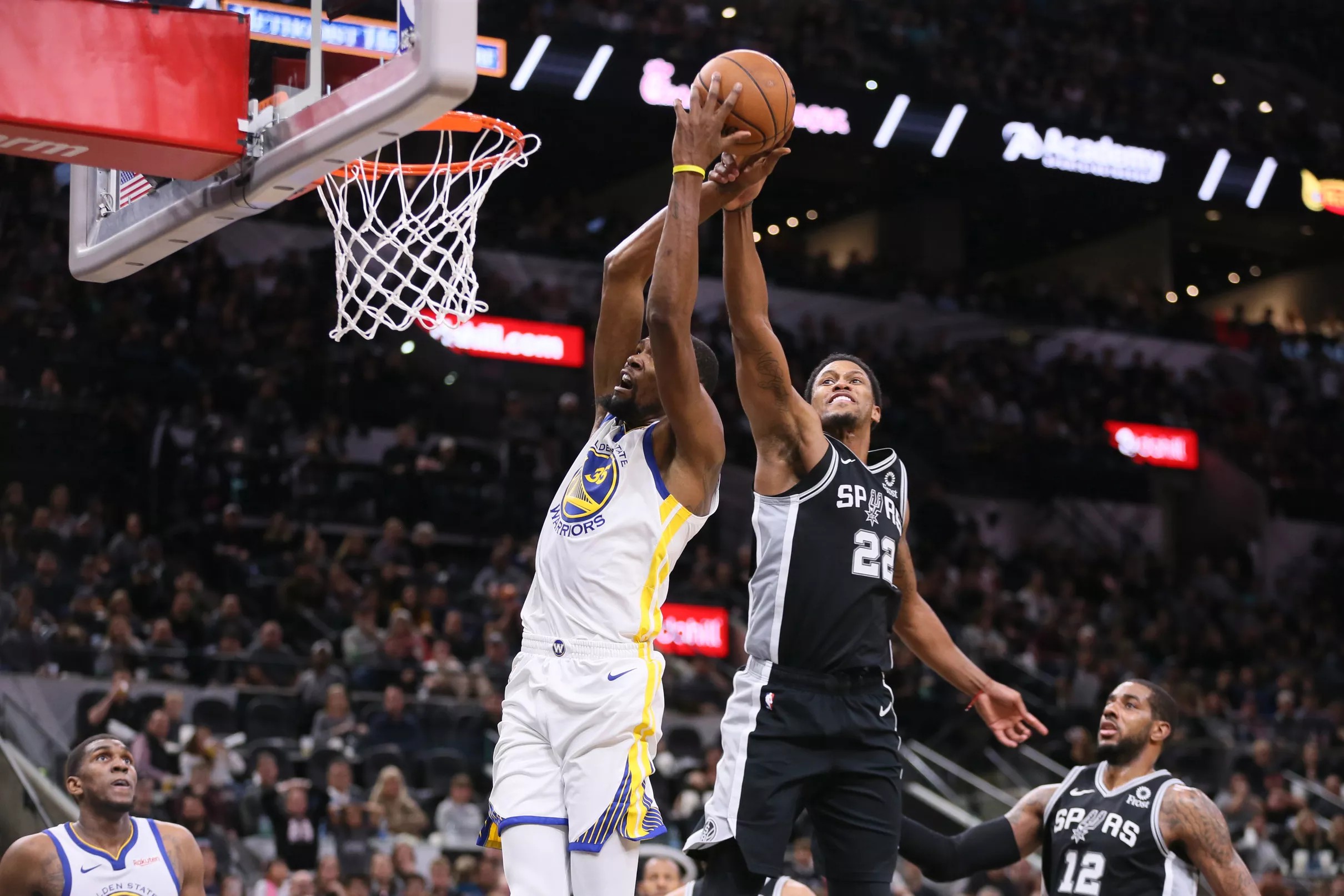 Warriors remain ice cold, fall to Spurs 104-92