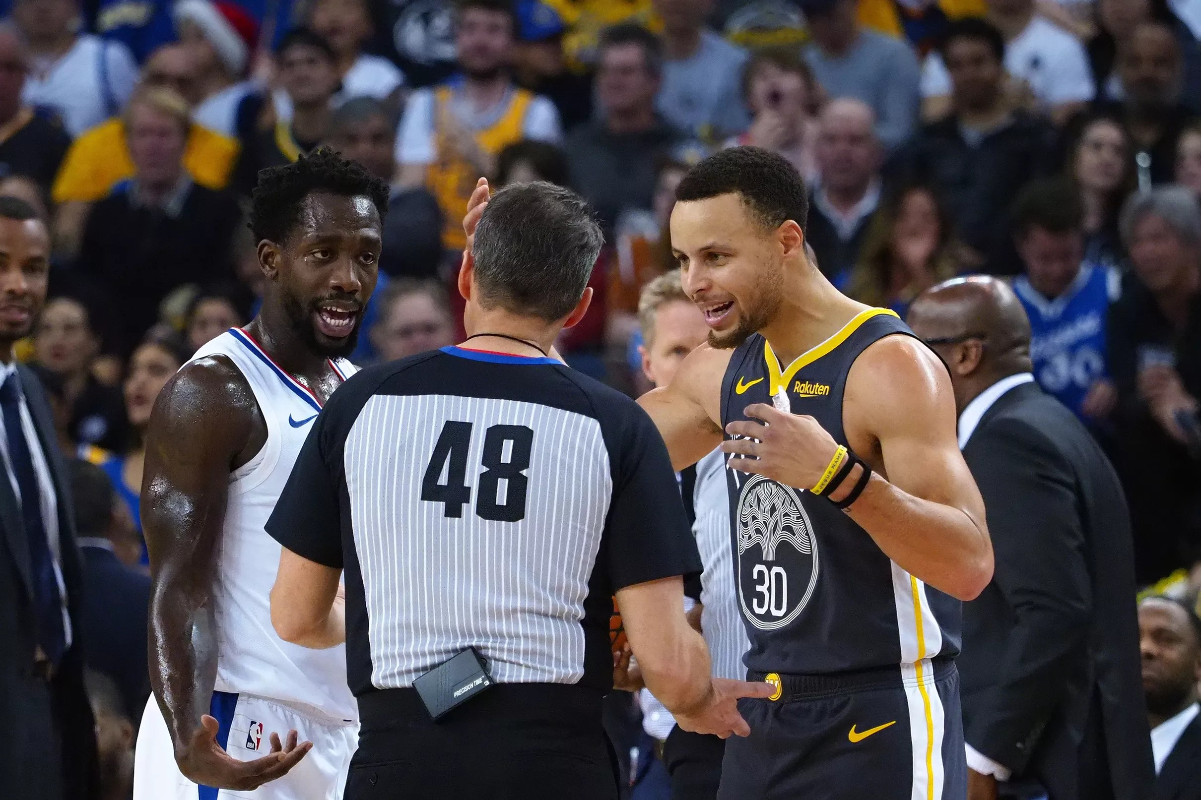 Steph Curry cracks jokes after getting a technical foul for flexing