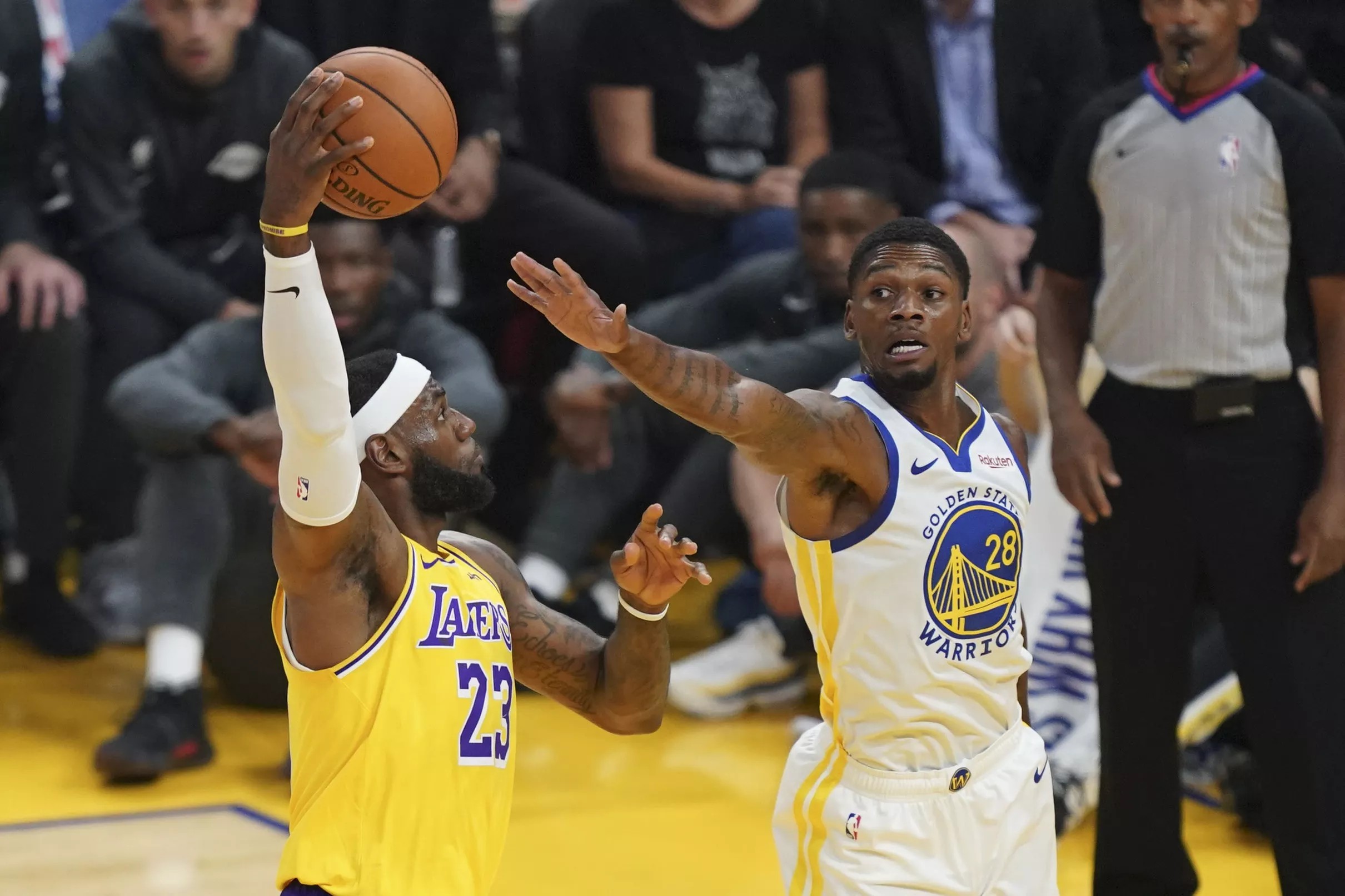 Warriors open Chase with a 123-101 loss to Lakers