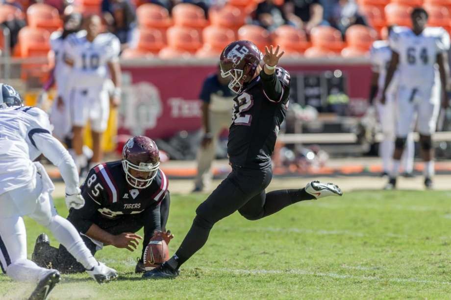 Texans work out Texas Southern kicker Eric Medina