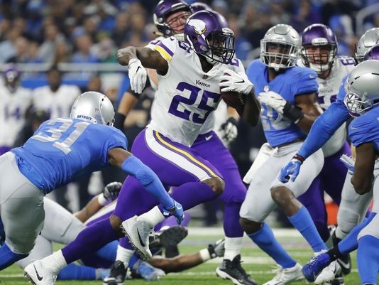 Live updates: Vikings waltz into end zone, lead 13-0