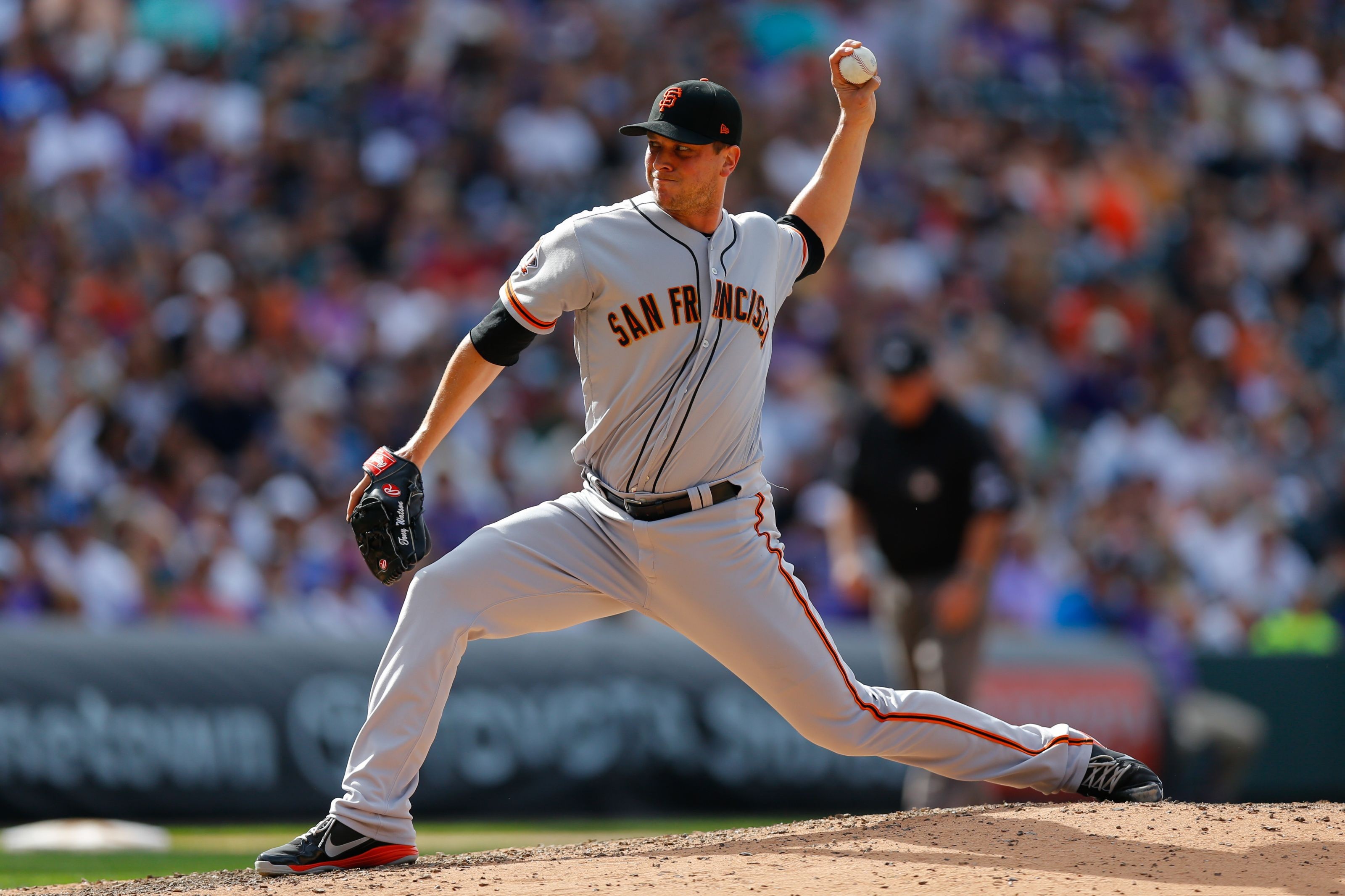 Giants: Reliever Tony Watson exercises 2020 player option