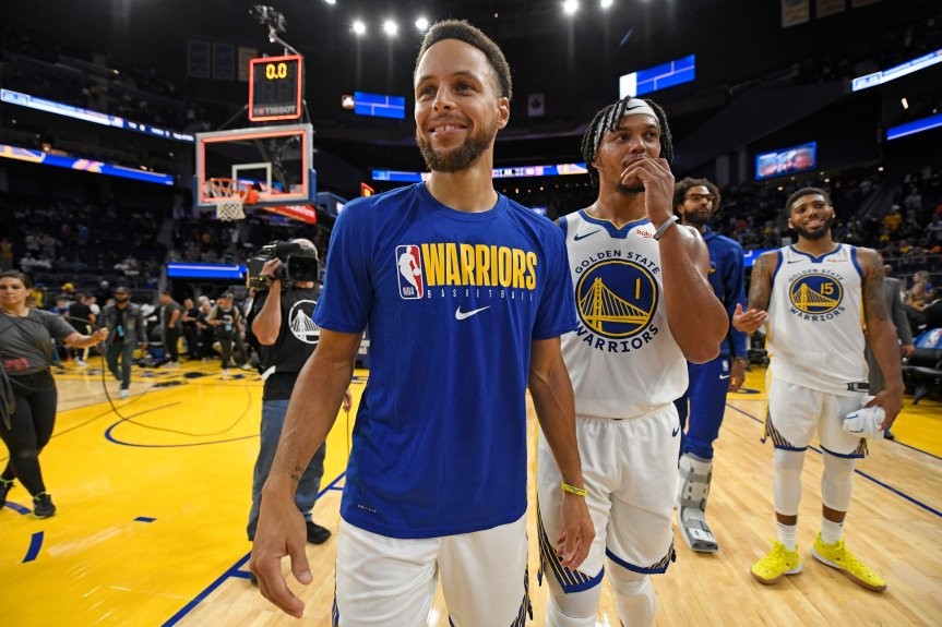 Watch: Stephen Curry tries to recreate tunnel shot at Chase Center