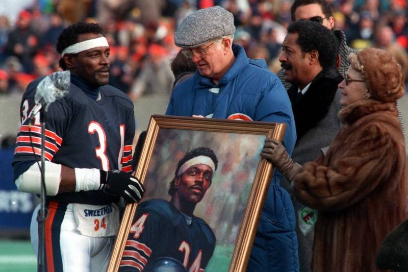 Bears to Unveil Walter Payton, George Halas Statues at Soldier Field on ...