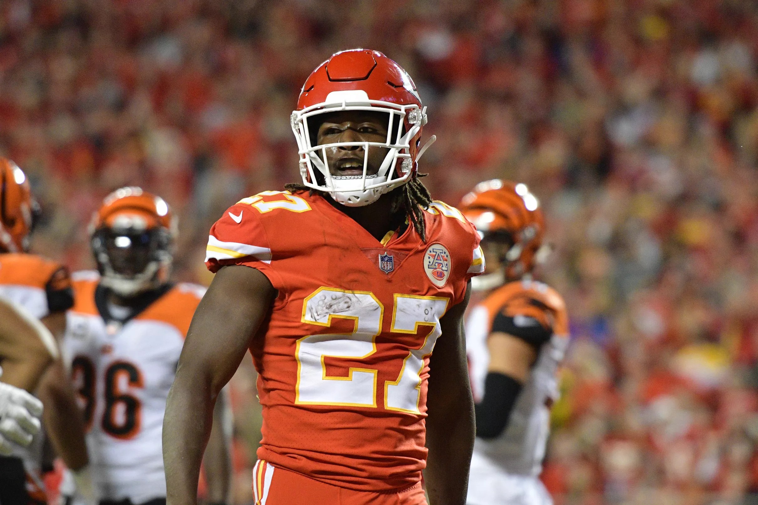 Chiefs’ Kareem Hunt shown pushing, kicking woman in video from February ...