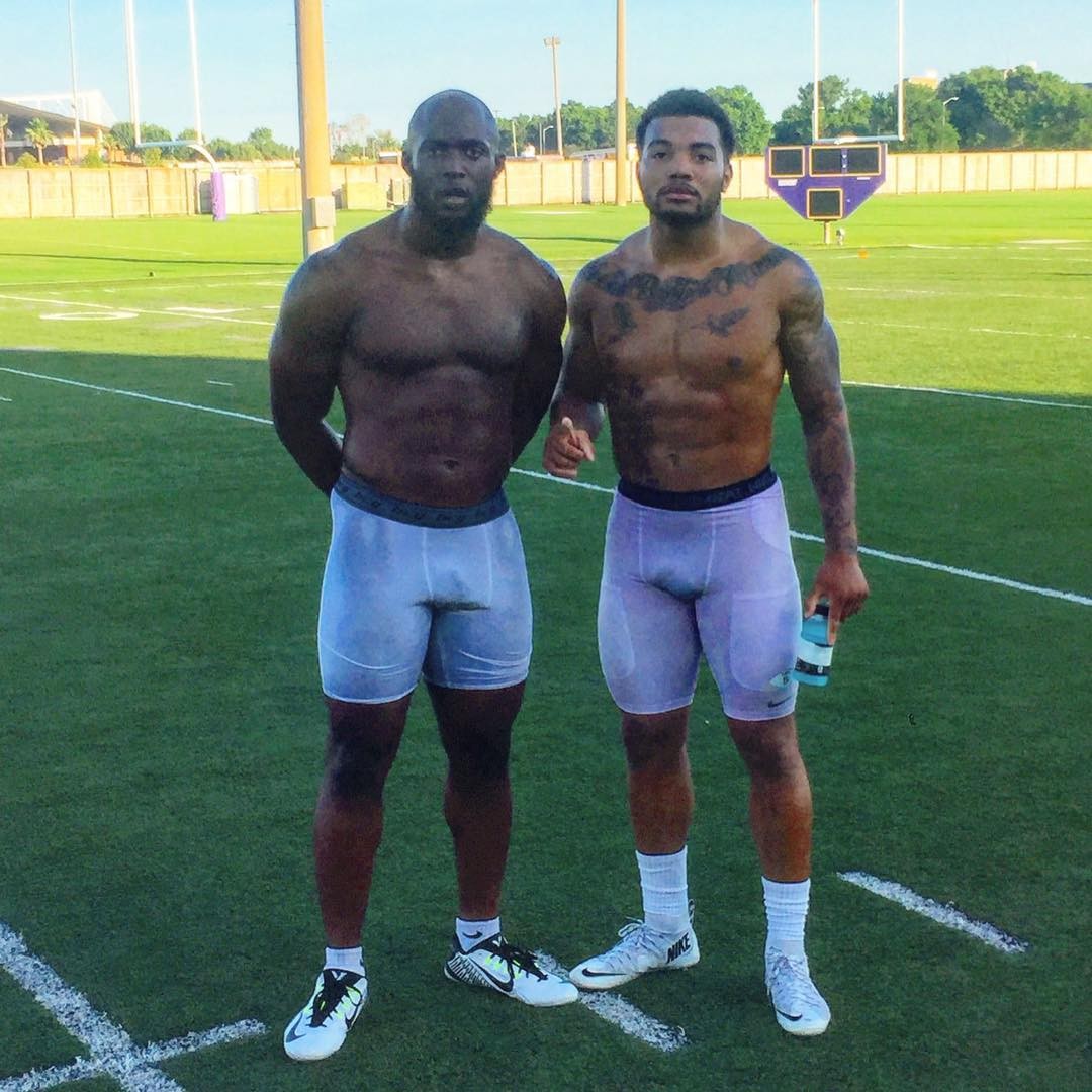 Leonard Fournette is so jacked he makes also-very-jacked Derrius Guice ...