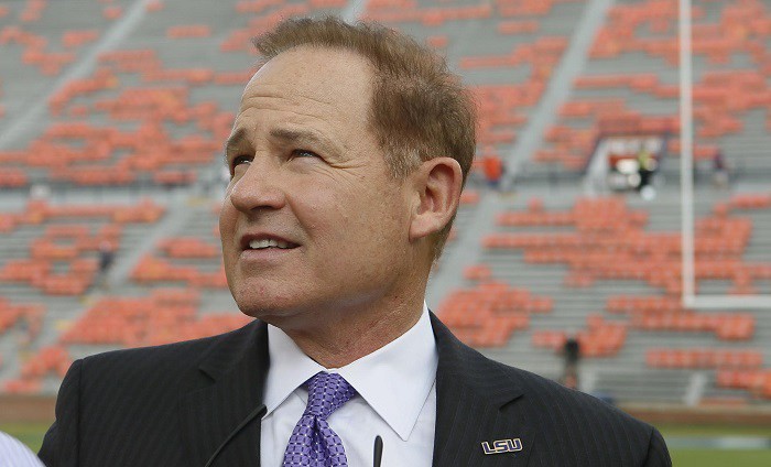 WWE’s Kane, running for mayor in Knox County, backs Les Miles for Vols