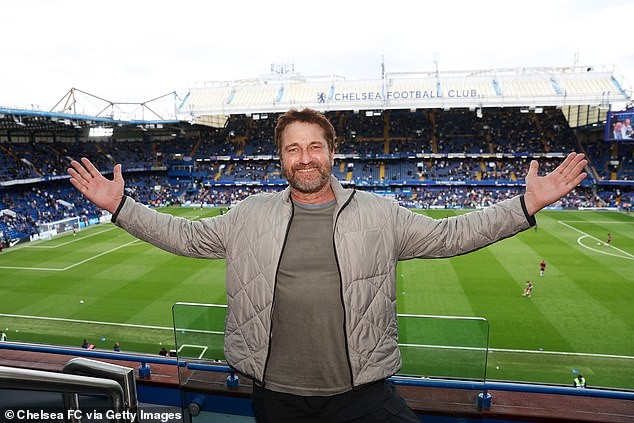 Gerard Butler sends message to Chelsea fans as Hollywood star watches ...