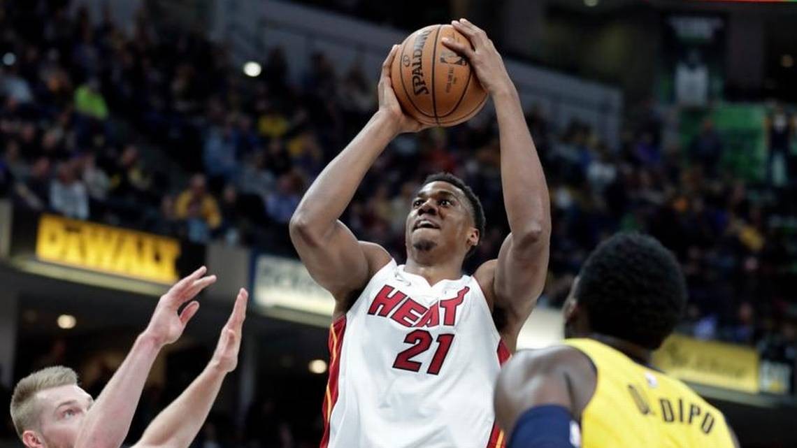 Ellington buries late three, Heat extends winning streak to 6 with rare ...