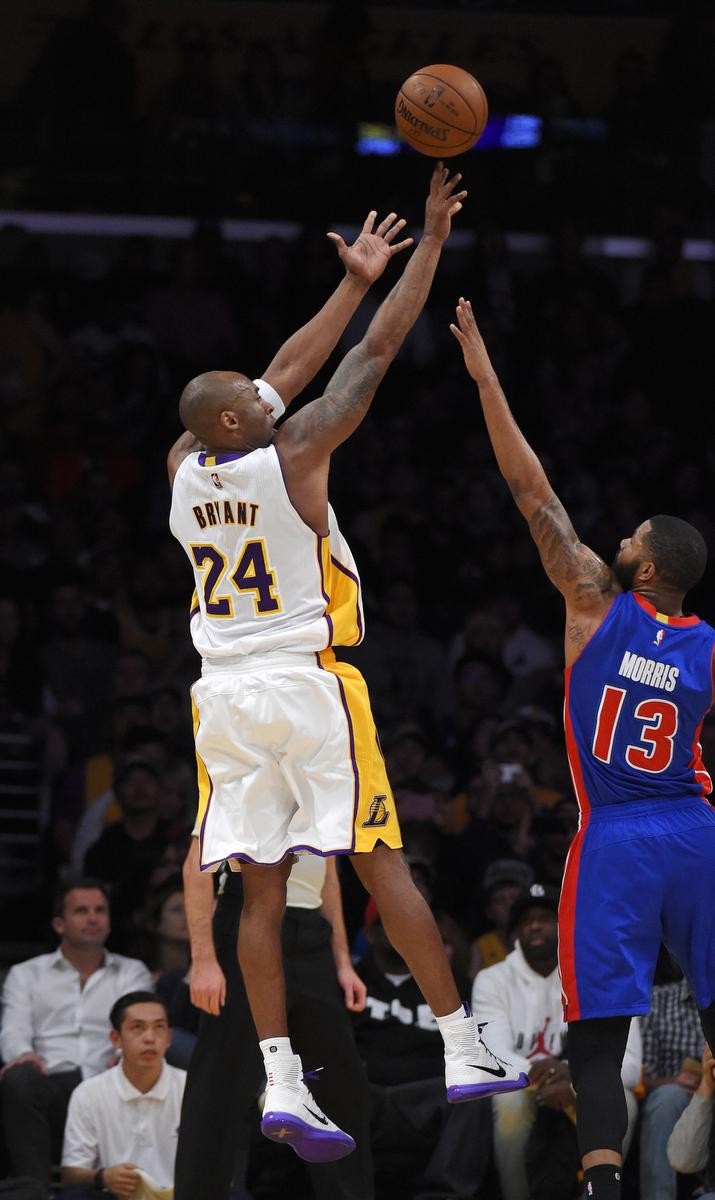 Bryant puts in extra time as Lakers break losing streak